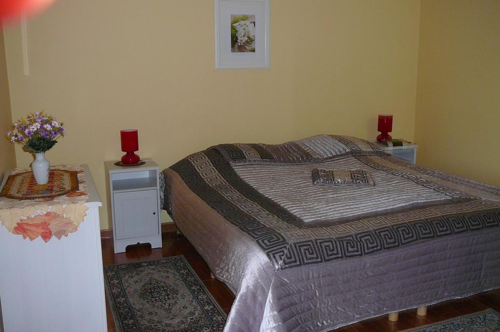 Le Bernister Parking Prive Bed & Breakfast Malmedy Room photo