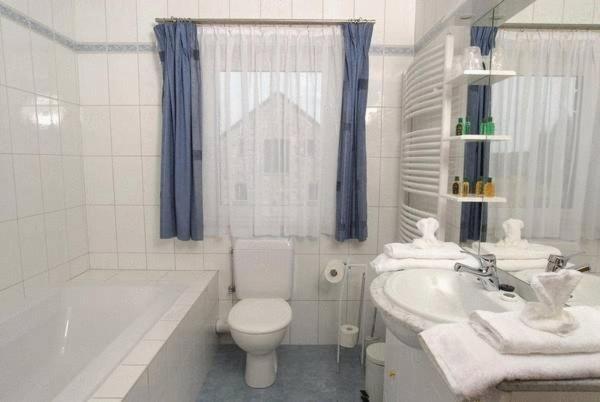 Le Bernister Parking Prive Bed & Breakfast Malmedy Room photo