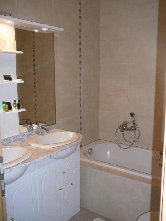 Le Bernister Parking Prive Bed & Breakfast Malmedy Room photo